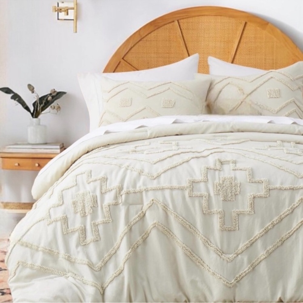 NEW Cream Queen / King Tassel Comforter Bedding Blanket Sham Set